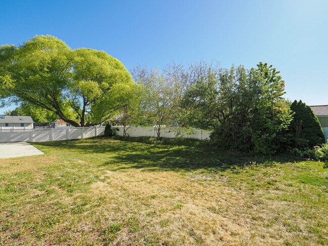 Building Photo - Beautiful House in West Jordan