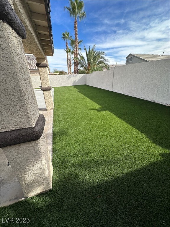 Building Photo - 10195 Queensbury Ave