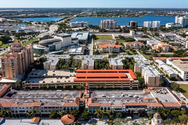 Building Photo - 630 S Sapodilla Ave