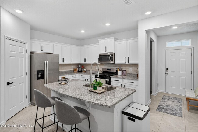 Building Photo - 33 Coastline Wy