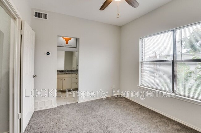 Building Photo - 2728 Reagan St
