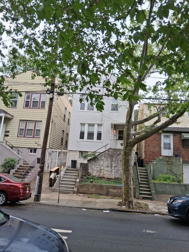 Primary Photo - 182 Terrace Ave