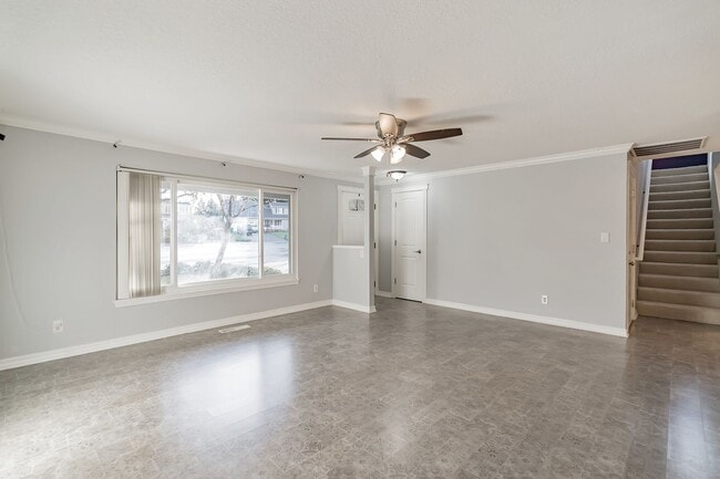 Building Photo - Hyland Hills 5 Bedroom Gem