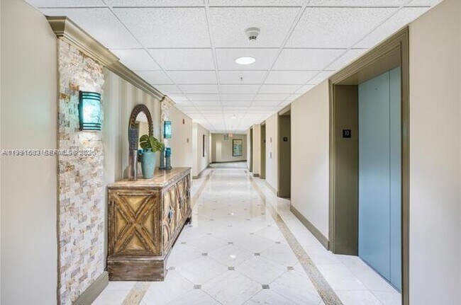 Building Photo - 3020 NE 32nd Ave