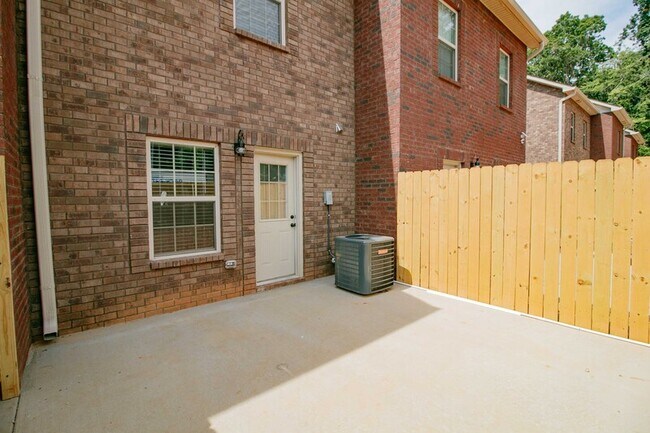 Building Photo - 550 Peachers Mill Rd