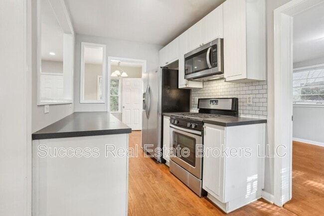 Building Photo - 1840 Camellia Dr