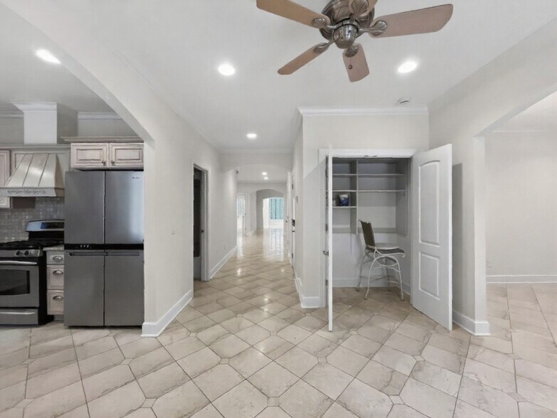 Building Photo - 2033 Fairview Ave