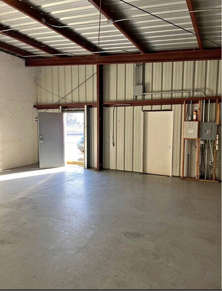 Building Photo - 13225 Hanford Armona Rd