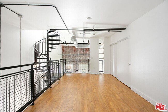 Building Photo - 253 S Broadway