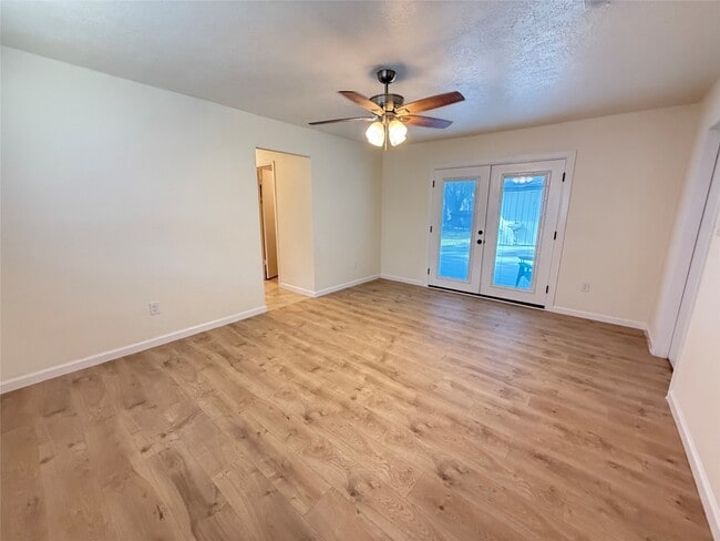 Building Photo - 15714 Torry Pines Rd