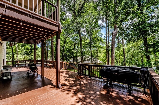 Building Photo - 1801 Camellia Ct