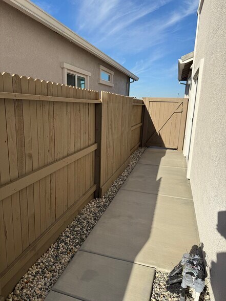 Building Photo - 8081 Trapper Ranch Rd