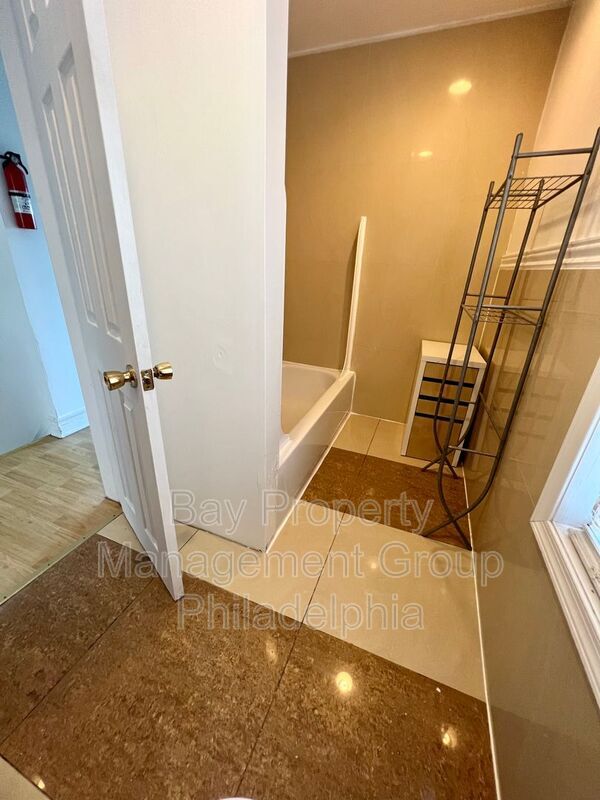 Building Photo - 412 N 32nd St