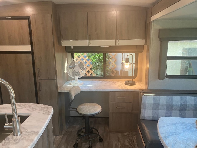 Building Photo - 3 Vía Ventana