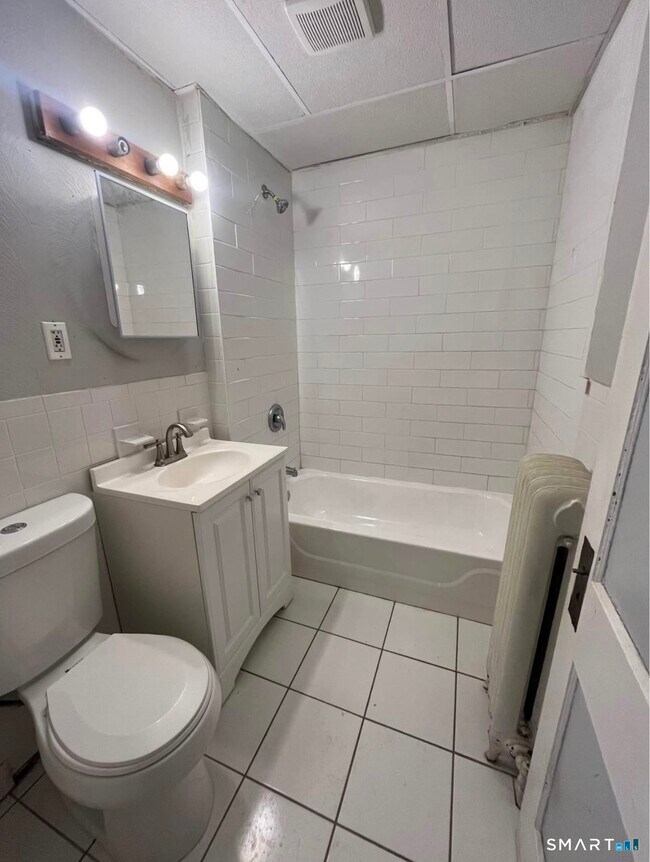 Building Photo - 1905 Broad St