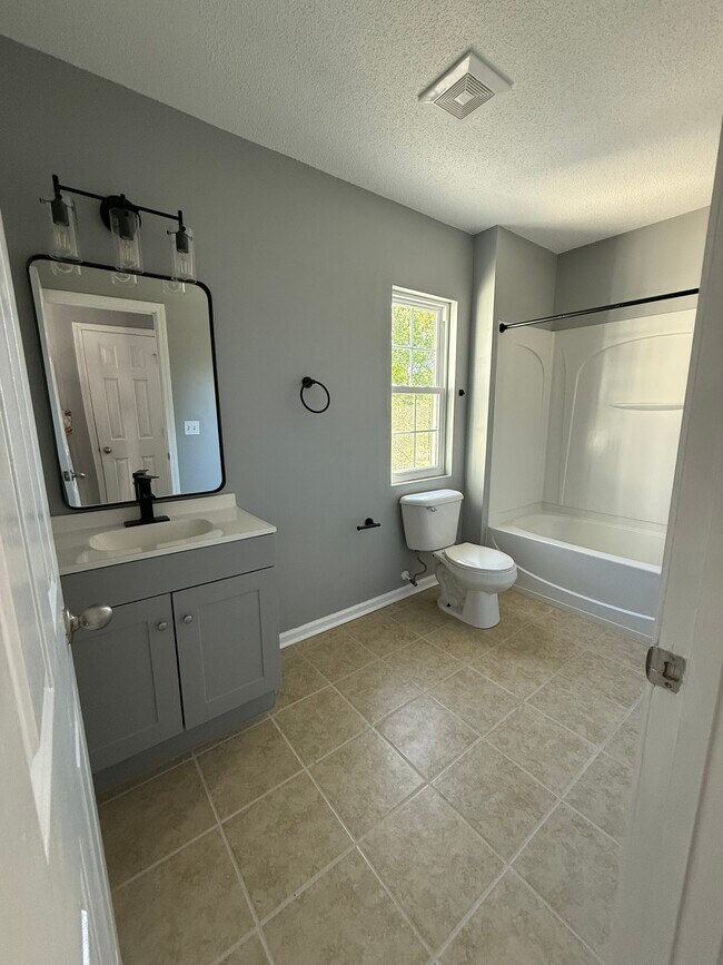 Building Photo - 721 Pebblestone Dr