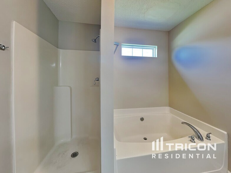 Building Photo - 2635 Brookgate Crossing