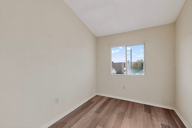 Building Photo - 3 bedroom 2 bath home in East El Paso!