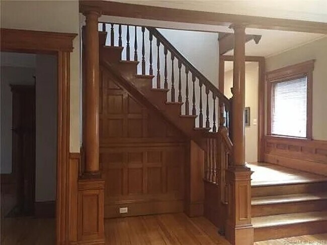 Building Photo - Queen Anne on Oxford