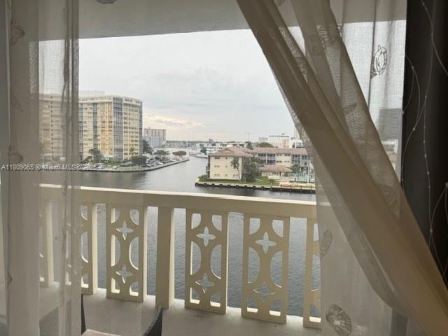 Building Photo - 1817 S Ocean Dr