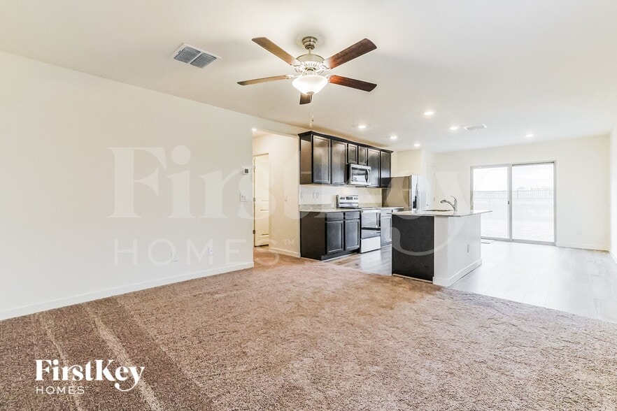 Building Photo - 985 W 20th St