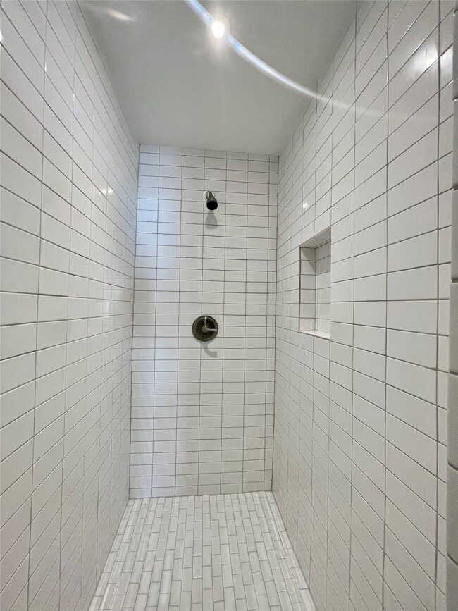 Building Photo - 1801 Huldy St