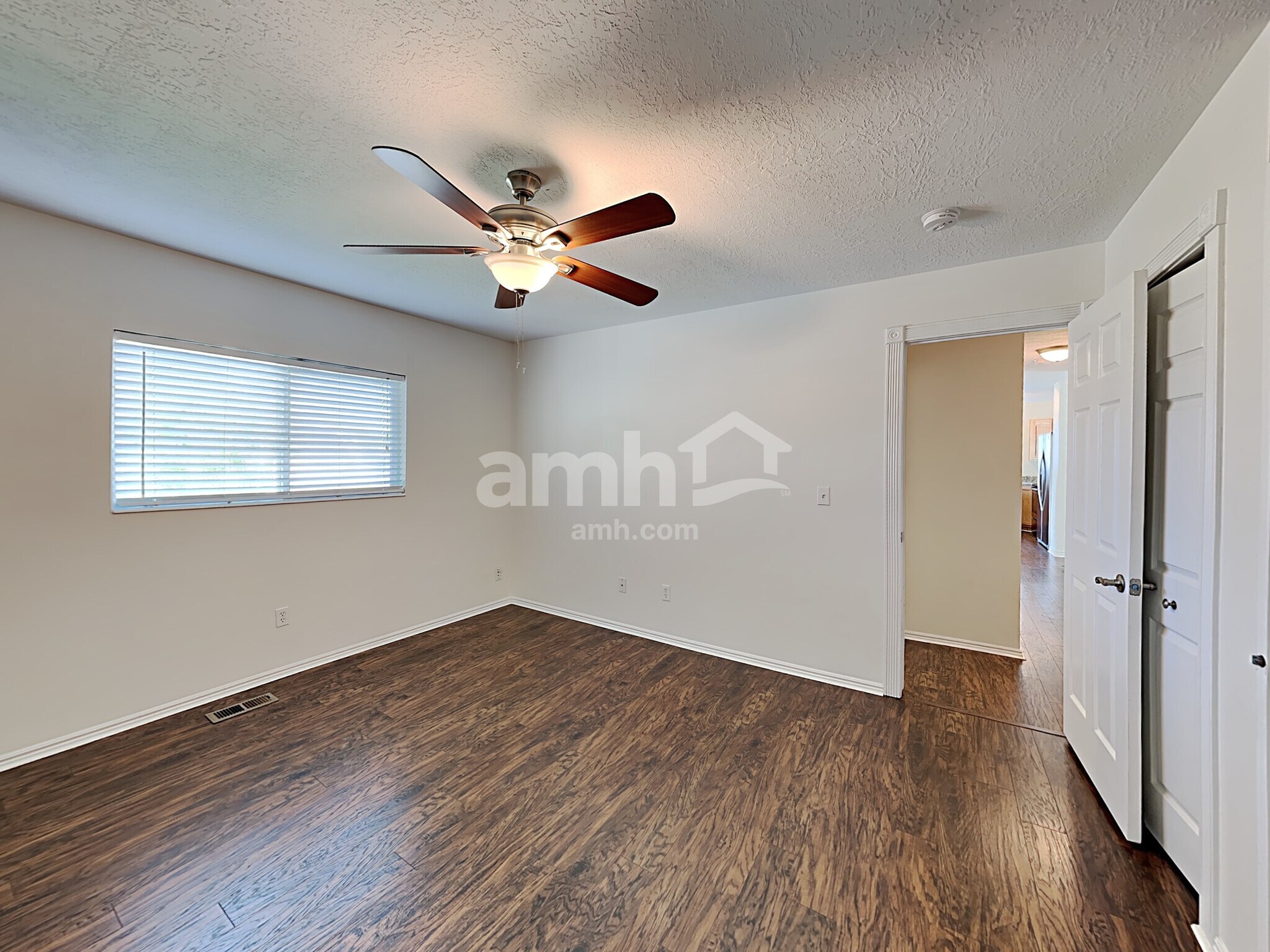 Building Photo - 5069 S Vista Dr