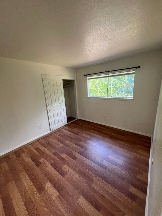 Building Photo - Oroville-3 bedroom 1 bath home, yard, newl...