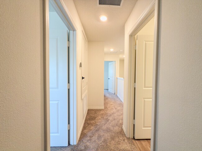 Building Photo - 9419 Westside Hls Dr