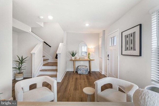 Building Photo - 207 MATILDA