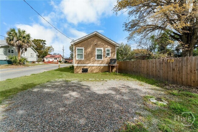 Building Photo - 1403 E Anderson St