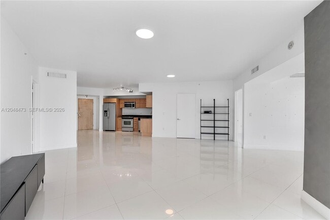 Building Photo - 350 S Miami Ave