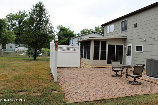 Building Photo - 14 Allen Dr