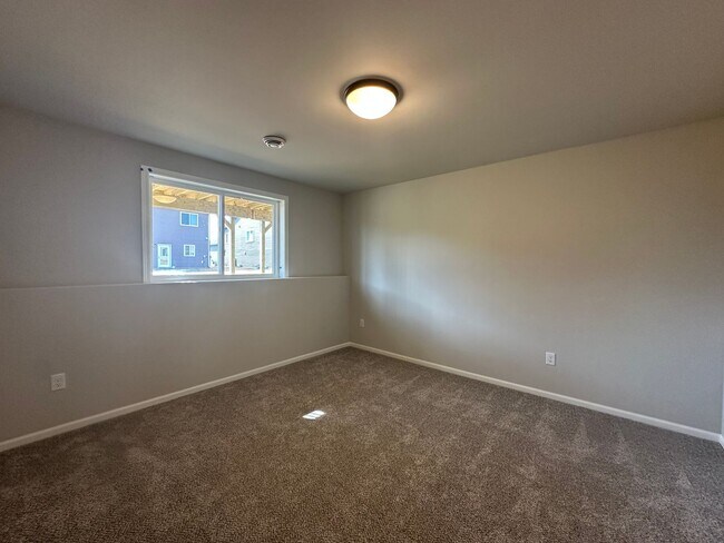 Building Photo - 4-Bedroom, 2-Bathroom Twin Home in South Fargo!