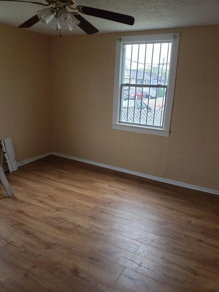 Living Room - 1201 N Prieur St