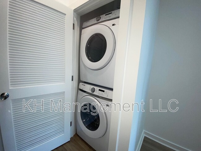 Building Photo - 976 N 45th St