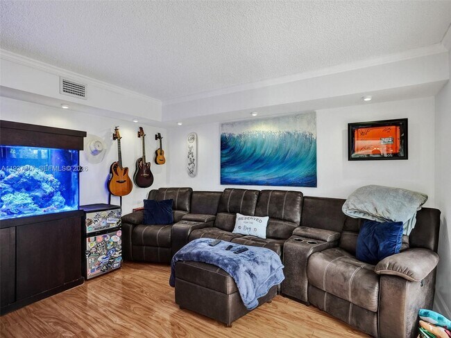 Building Photo - 11861 SW 9th Manor