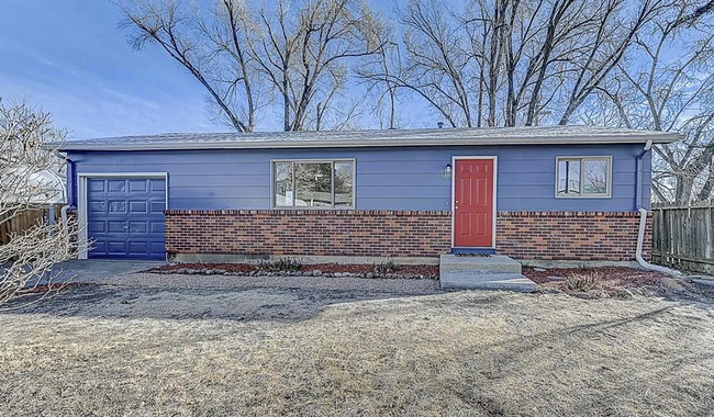 Primary Photo - Wonderful 3 BEDROOM home in South Colorado...