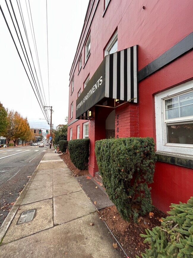 Building Photo - Uptown Apartments