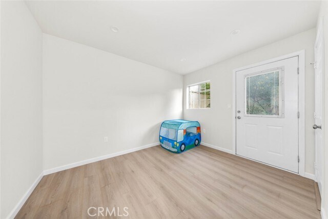 Building Photo - 10554 Plainview Ave