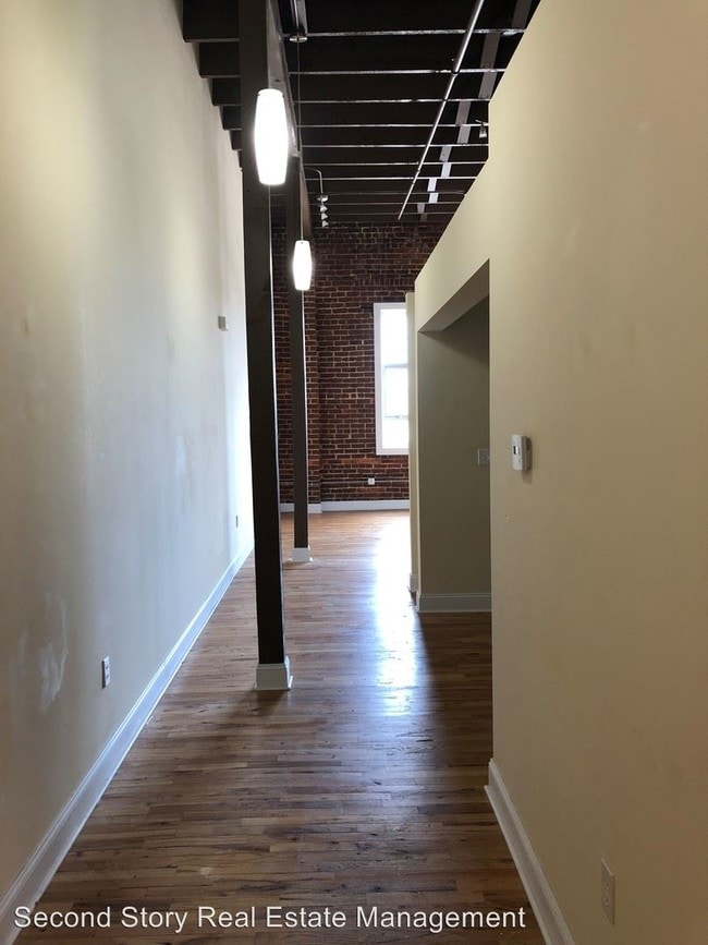 Building Photo - 232 E 11th St