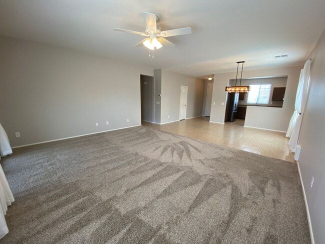 Building Photo - Exceptional 4BR/2BA Home in Magma Ranch! T...