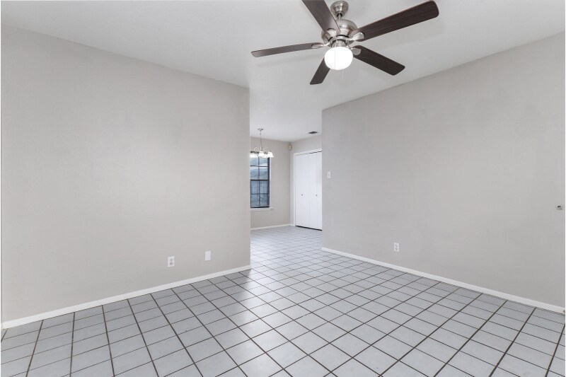 Building Photo - 927 W Formosa Blvd