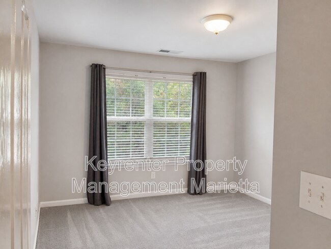 Building Photo - 2220 Rosemoore Walk NE