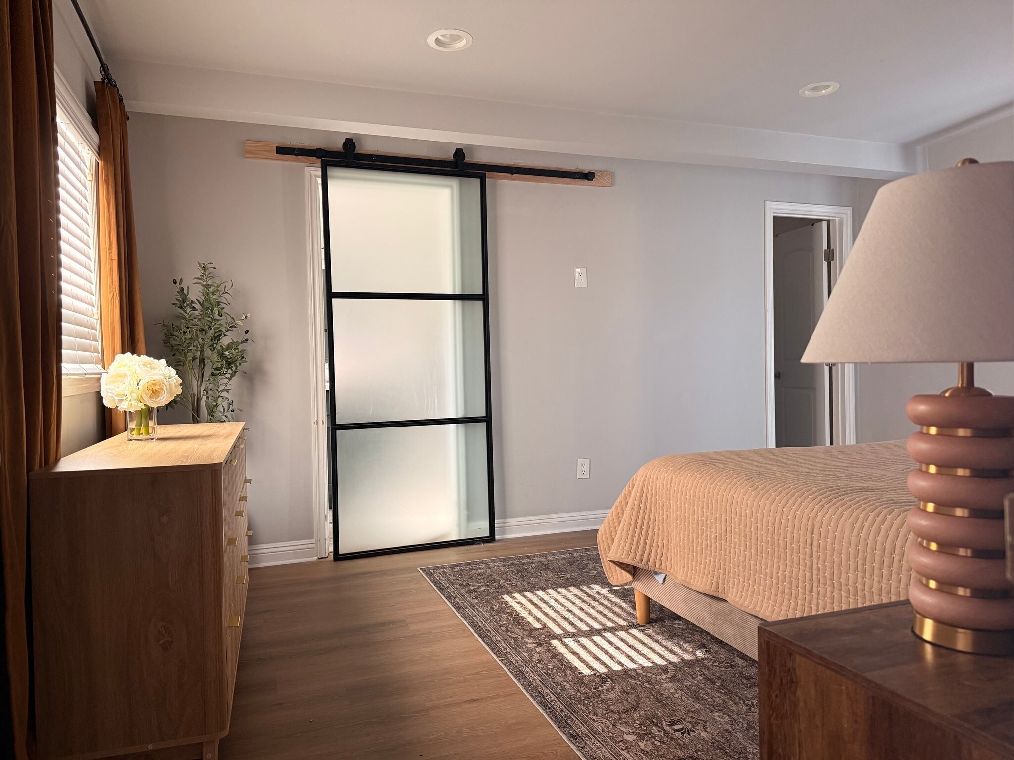 Building Photo - 1048 N Hermosa Dr