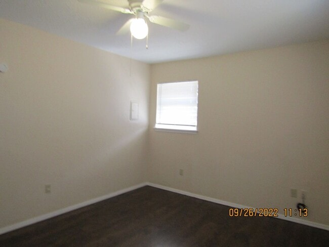 Building Photo - Crosby Park Area!