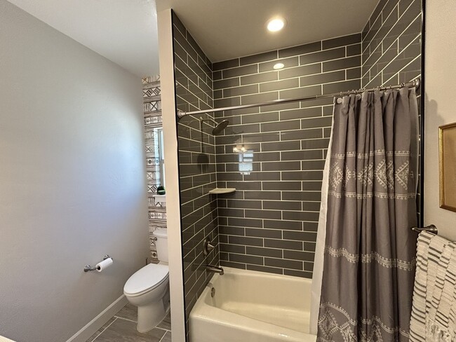 Building Photo - 681 Strathearn Dr