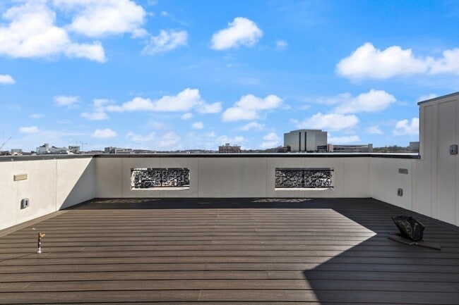 Building Photo - 3127 Parthenon Ave