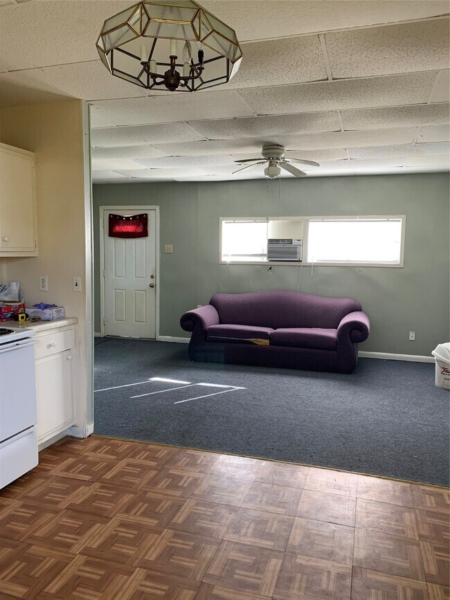 Building Photo - 2217 Leaman Ave