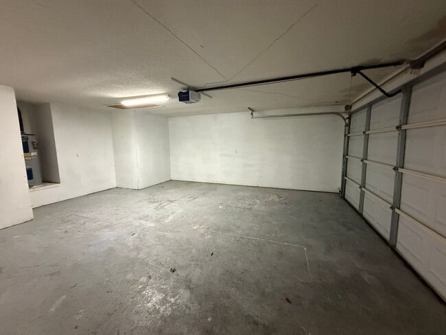 Building Photo - 2409 Pixton Dr